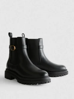 Chelseaboots mit dicker Schnalle