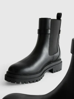 Chelseaboots mit dicker Schnalle