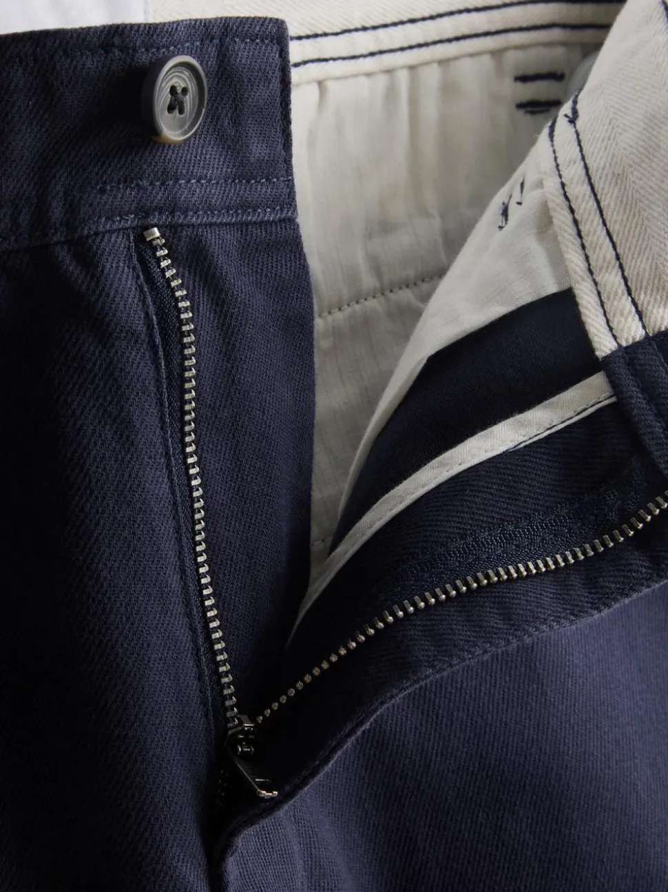 Chinohose mit mittlerer Leibhöhe
