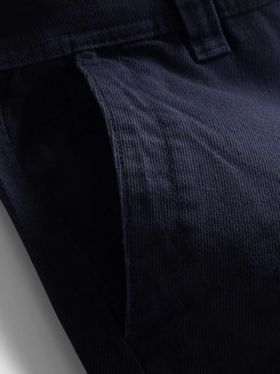 Chinohose mit mittlerer Leibhöhe