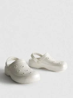 Clogs mit Blumendesign
