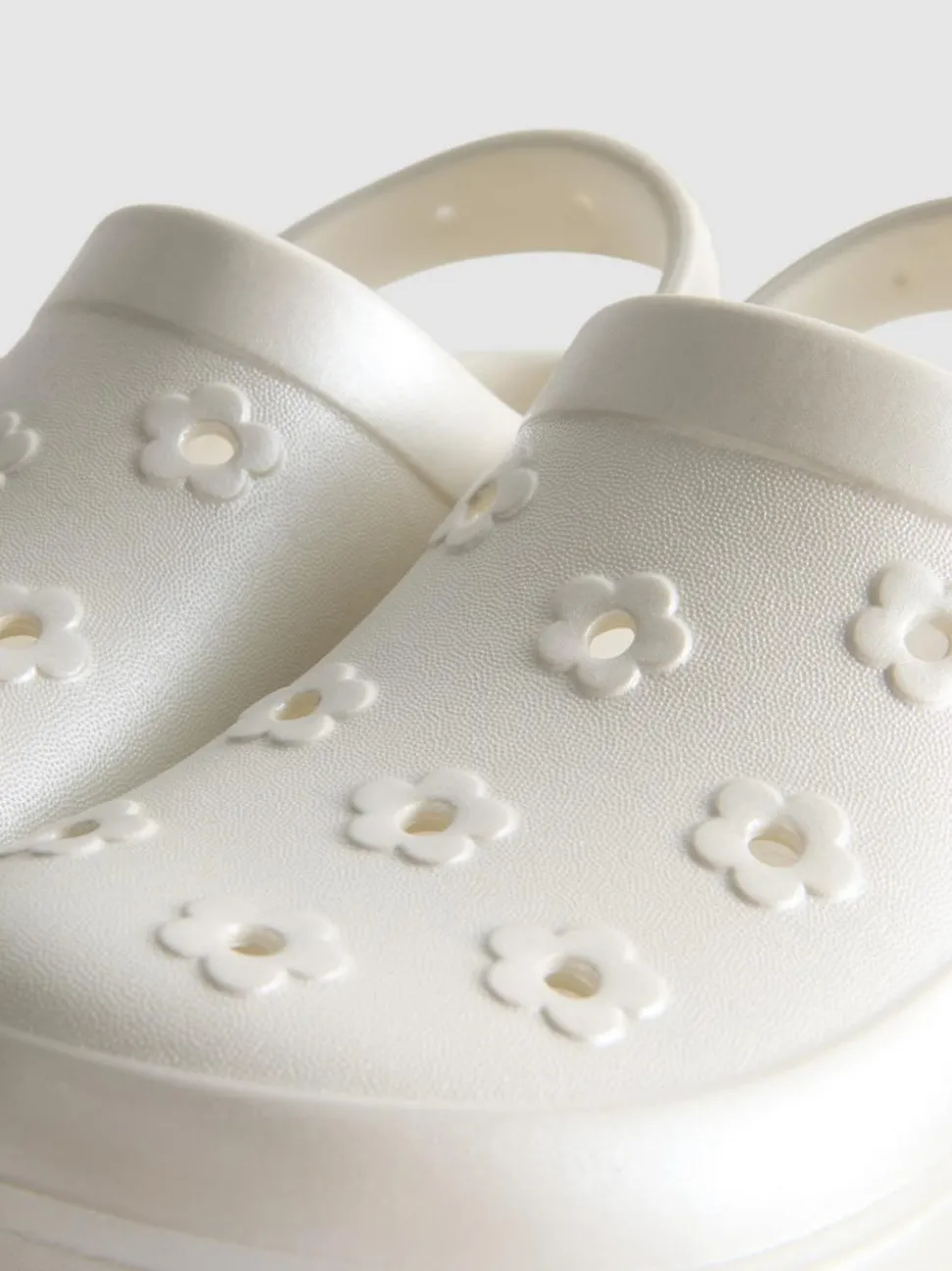Clogs mit Blumendesign