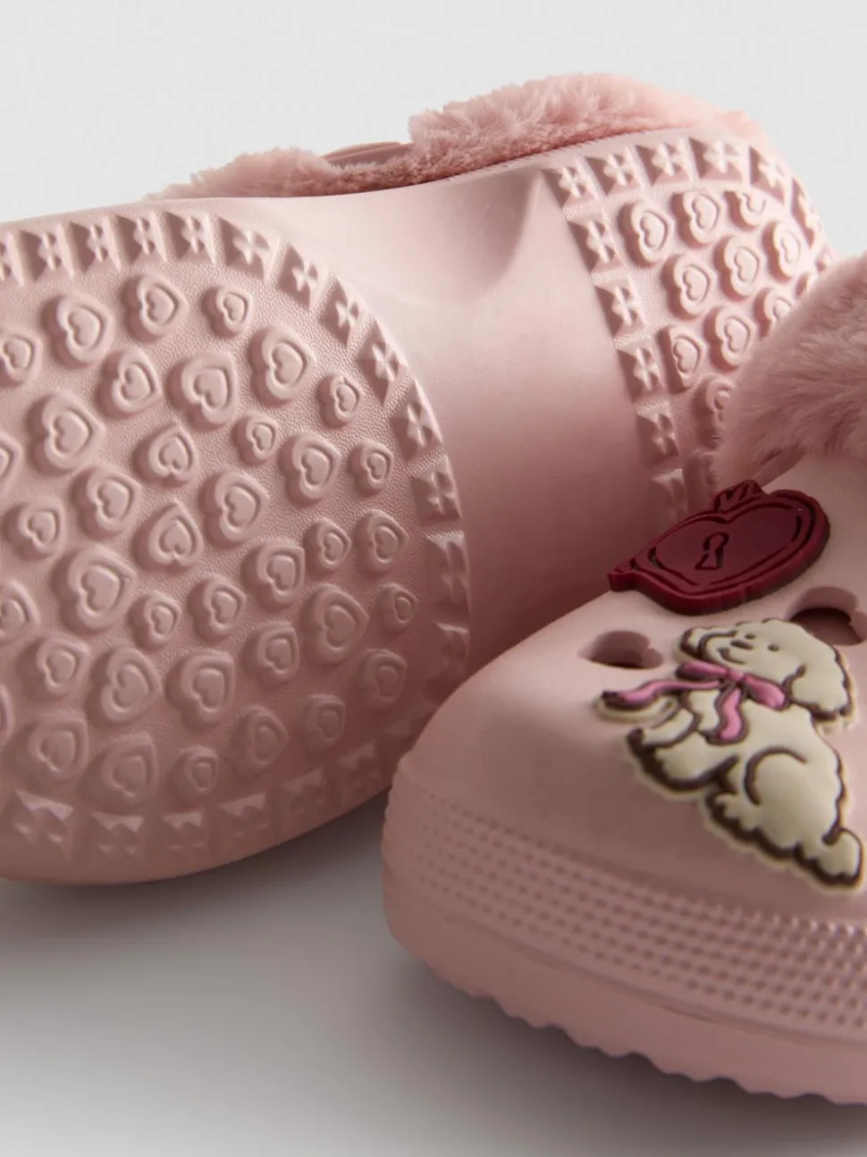 Clogs mit Charms