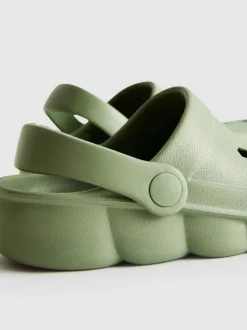Clogs mit dicker Sohle