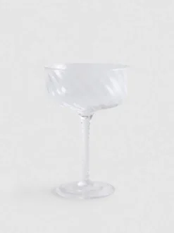 Coupé-Glas mit geschwungenem Stiel