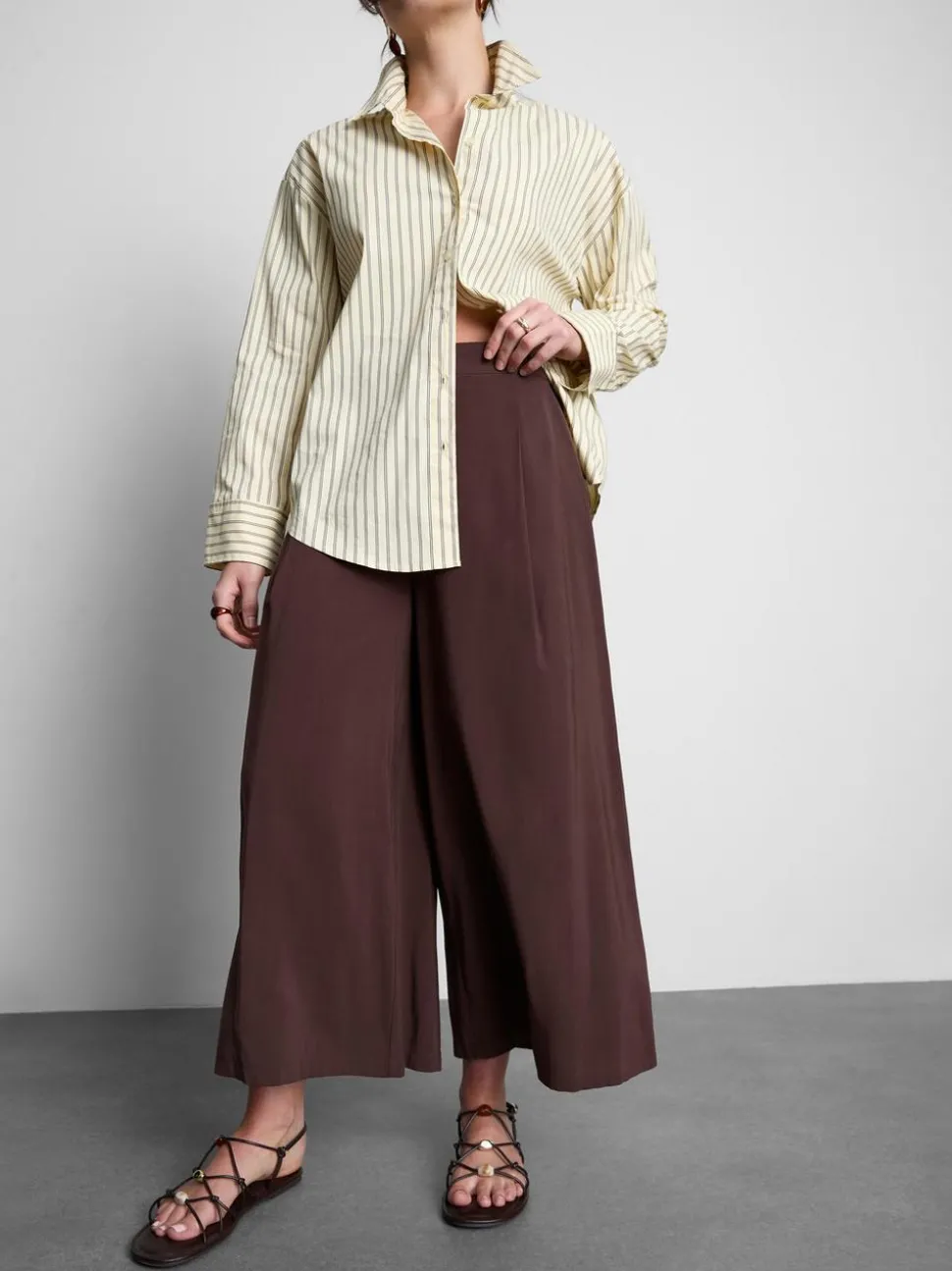Culotte mit weitem Bein und mittlerer Leibhöhe