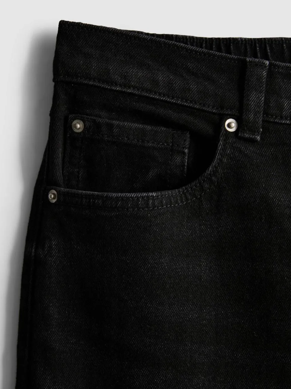 Denim-Jeans mit hohem Bund und konischer Form