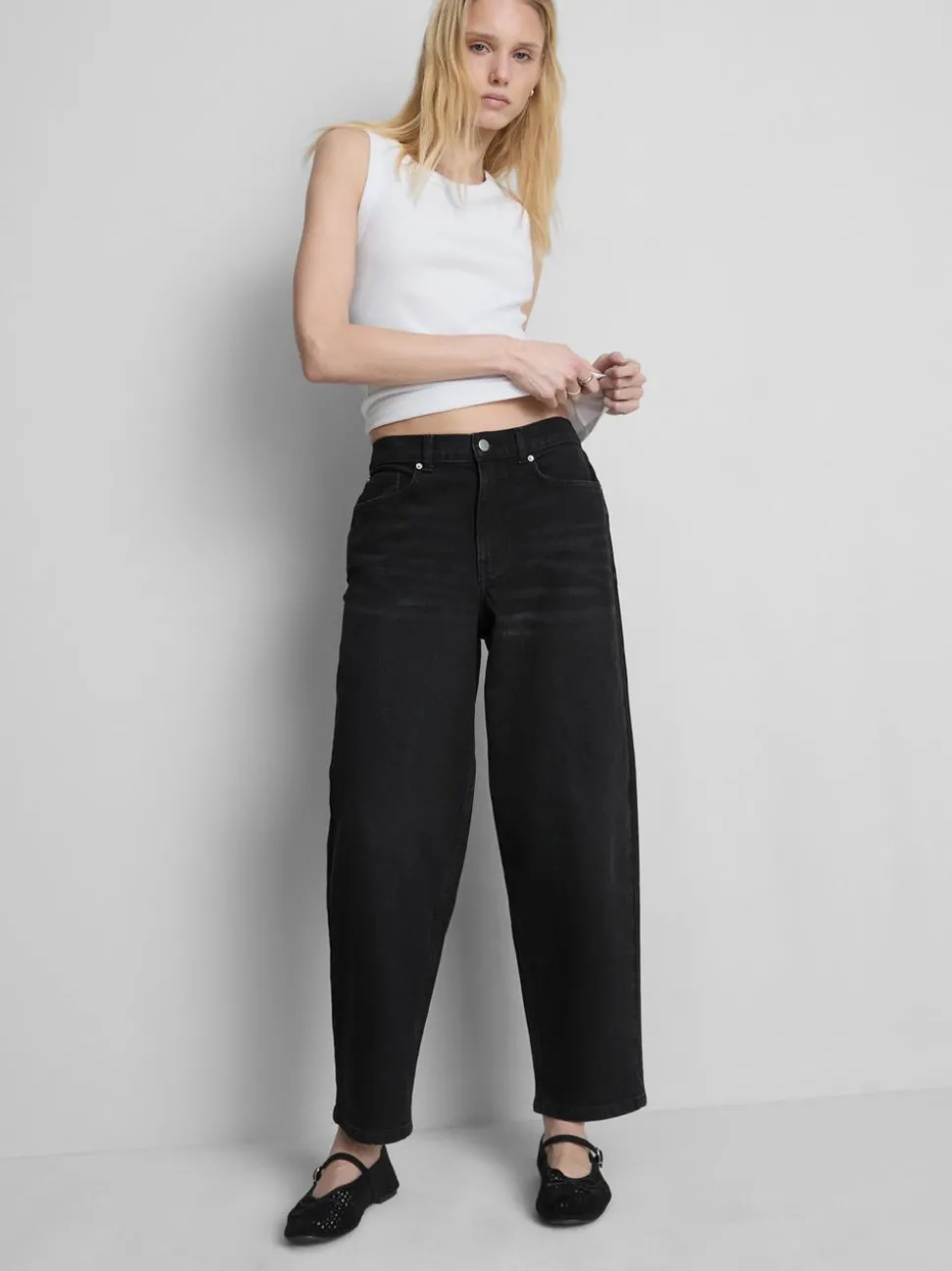 Denim-Jeans mit hohem Bund und konischer Form