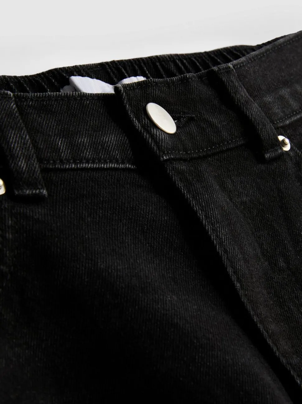 Denim-Jeans mit hohem Bund und konischer Form