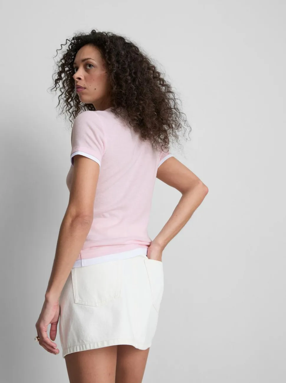 Doppellagiges T-Shirt mit Rundhalsausschnitt