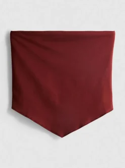 Ein Bandeau-Top mit spitzem Saum