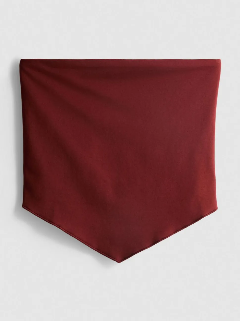 Ein Bandeau-Top mit spitzem Saum