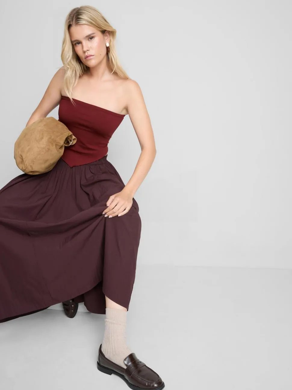 Ein Bandeau-Top mit spitzem Saum