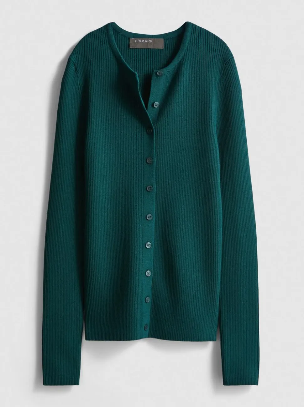 Ein gerippter Cardigan mit Rundhalsausschnitt