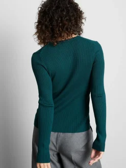 Ein gerippter Cardigan mit Rundhalsausschnitt