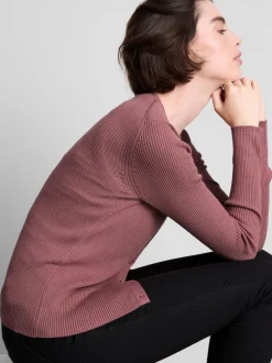 Ein gerippter Cardigan mit Rundhalsausschnitt