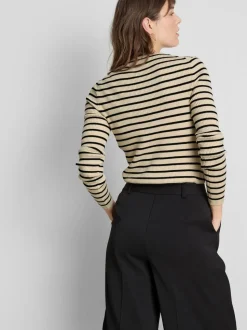Ein gerippter Cardigan mit Rundhalsausschnitt
