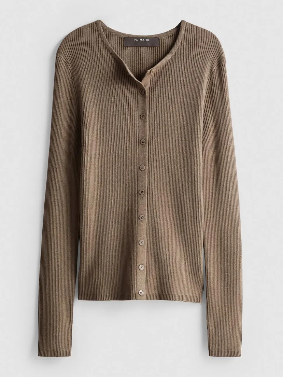 Ein gerippter Cardigan mit Rundhalsausschnitt