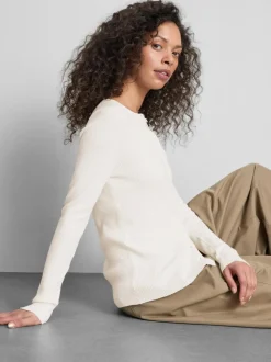 Ein gerippter Cardigan mit Rundhalsausschnitt