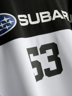 Ein Langarmshirt mit Subaru-Motorsportgrafik