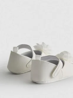 Elegante Schuhe mit Blumenmuster