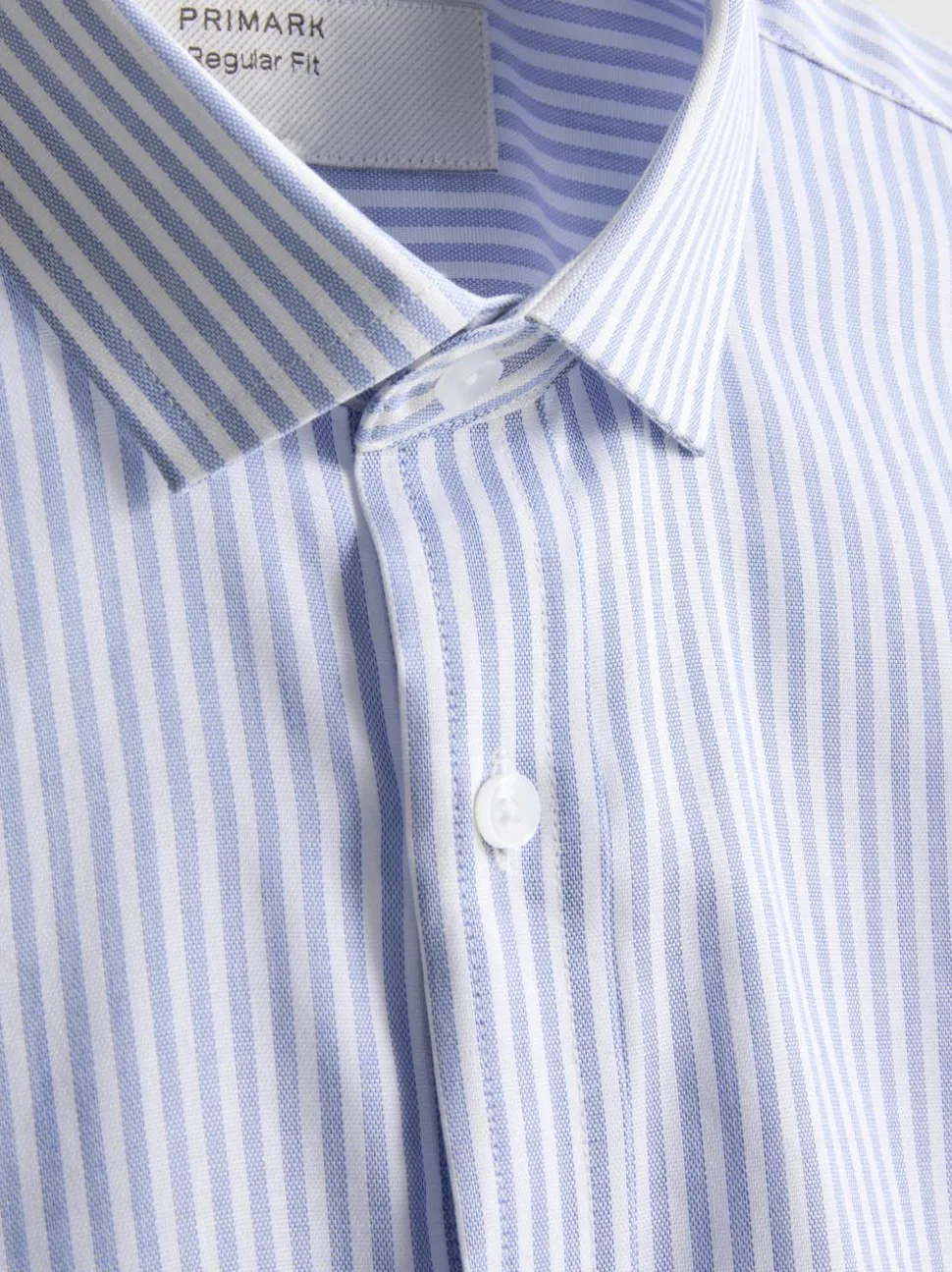 Elegantes Hemd mit Streifen