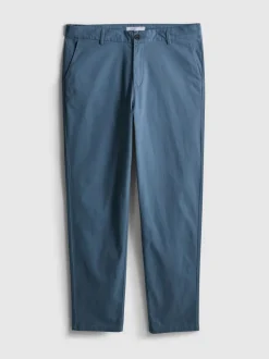 Eng anliegende Chinohose