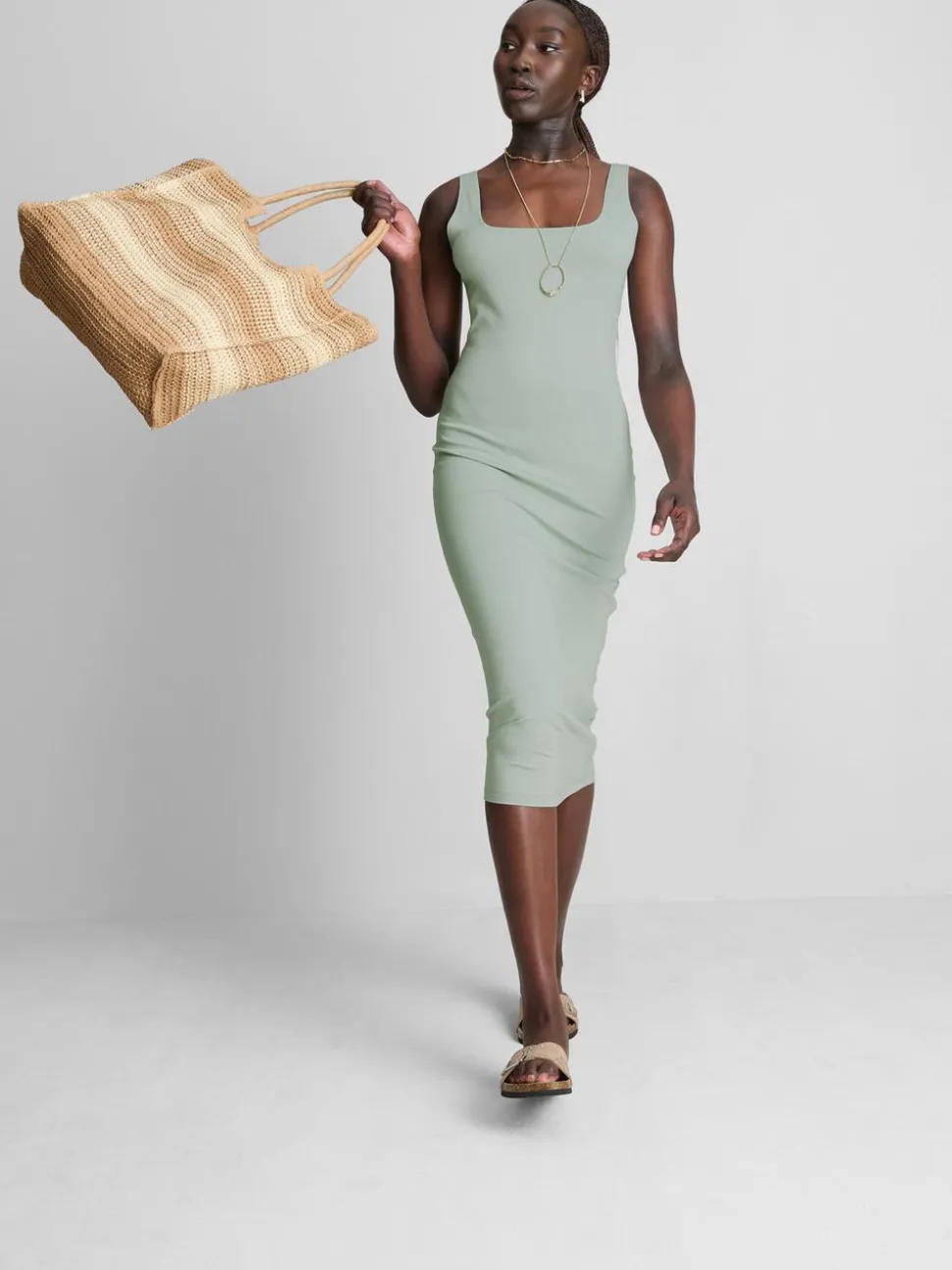 Eng anliegendes Midikleid mit Karree-Ausschnitt
