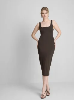 Eng anliegendes Midikleid mit Karree-Ausschnitt