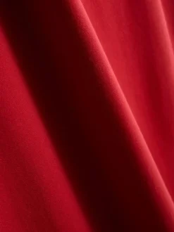 Eng anliegendes Midikleid mit Karree-Ausschnitt