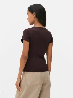 Figurbetontes T-Shirt mit Rundhalsausschnitt
