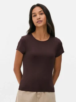 Figurbetontes T-Shirt mit Rundhalsausschnitt