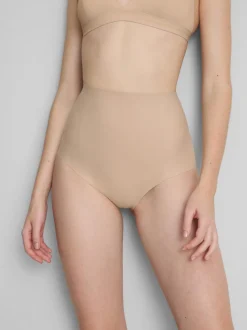 Figurformender Slip mit hohem Bund