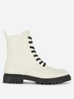 Flache Schnürstiefeletten