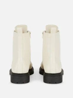 Flache Schnürstiefeletten