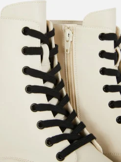 Flache Schnürstiefeletten
