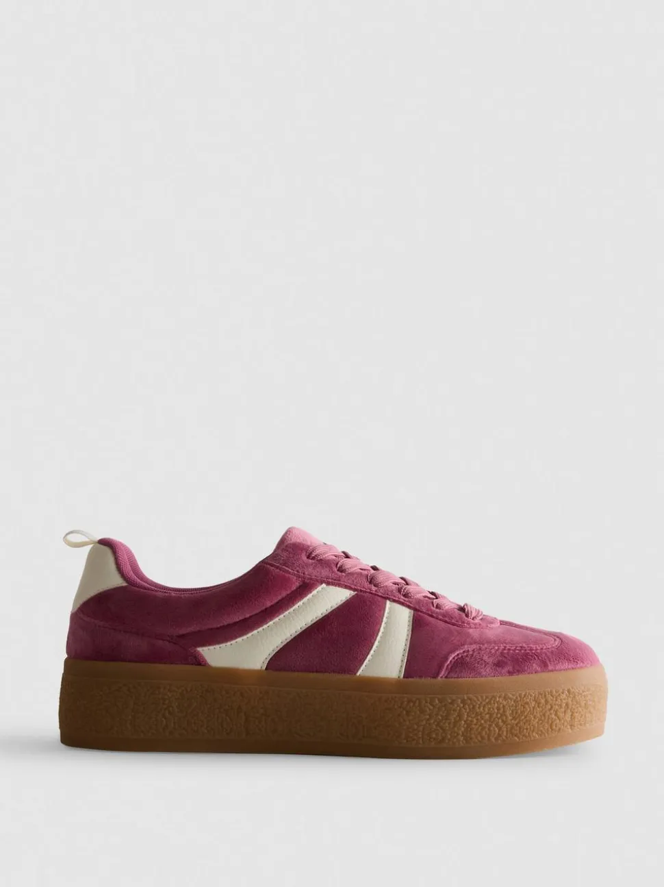 Flatform-Sneaker in Wildleder-Optik mit Gummisohle