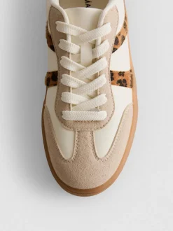 Flatform-Sneaker mit Gummisohle und Leopardenmuster