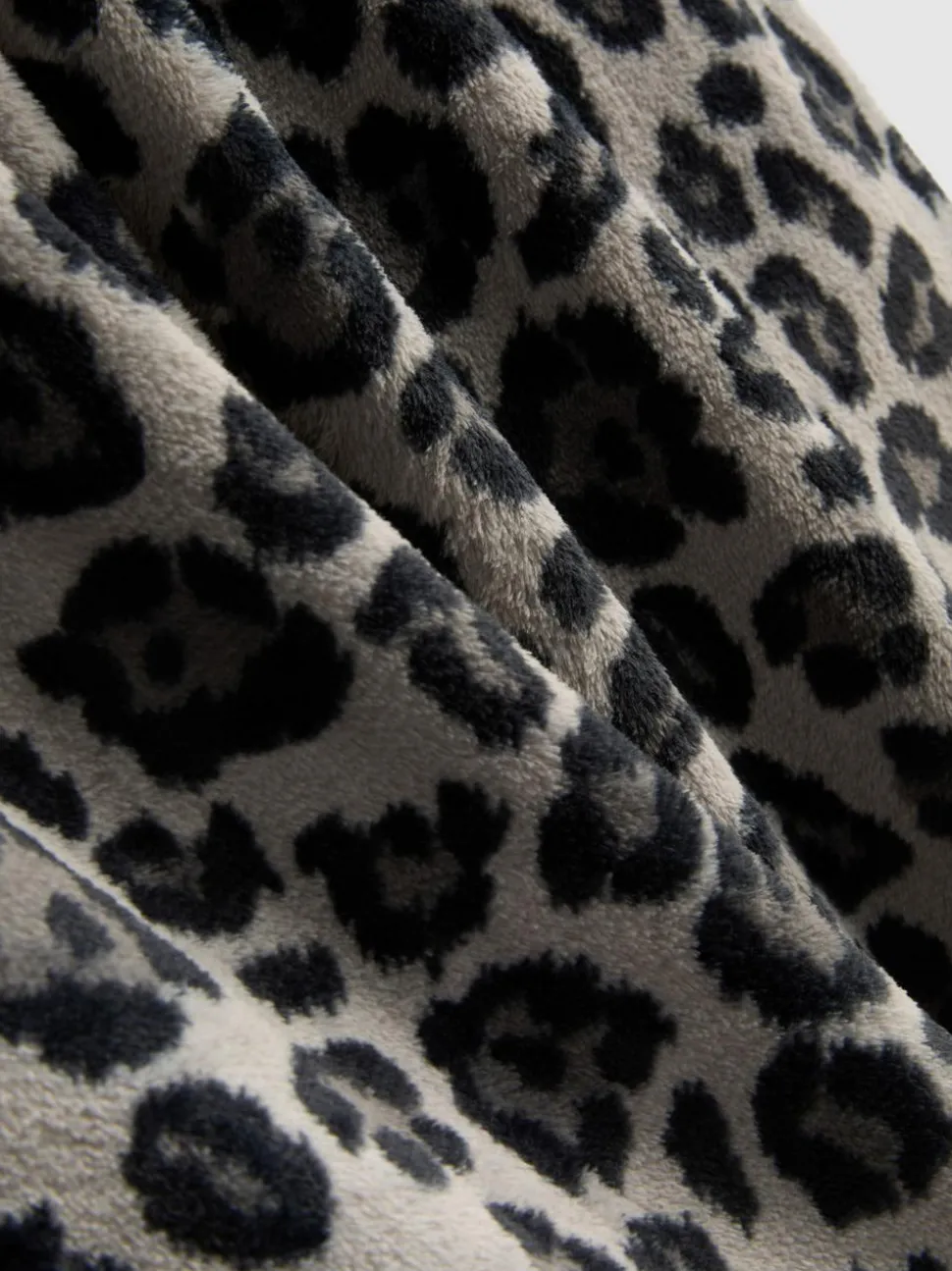 Flauschige „Bratz“ Schlafanzughose mit Leopardenmuster