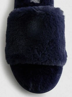 Flauschige Slipper mit überkreuzten Riemen