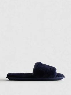 Flauschige Slipper mit überkreuzten Riemen