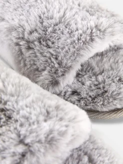 Flauschige Slipper mit überkreuzten Riemen