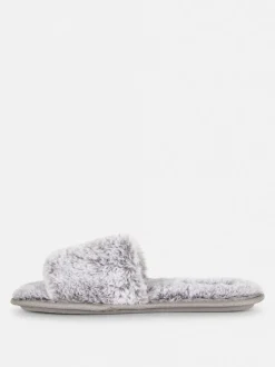 Flauschige Slipper mit überkreuzten Riemen