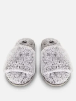 Flauschige Slipper mit überkreuzten Riemen