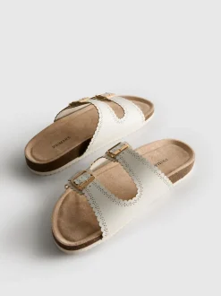 Fußbett-Sandalen mit Lasercut-Details