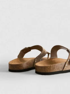 Fußbett-Sandalen mit T-Steg und Nieten