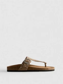 Fußbett-Sandalen mit T-Steg und Nieten