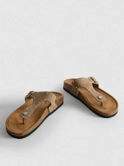 Fußbett-Sandalen mit T-Steg und Nieten