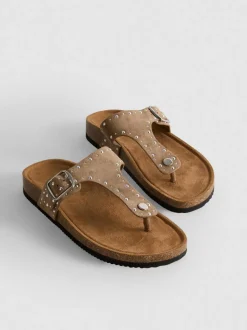 Fußbett-Sandalen mit T-Steg und Nieten