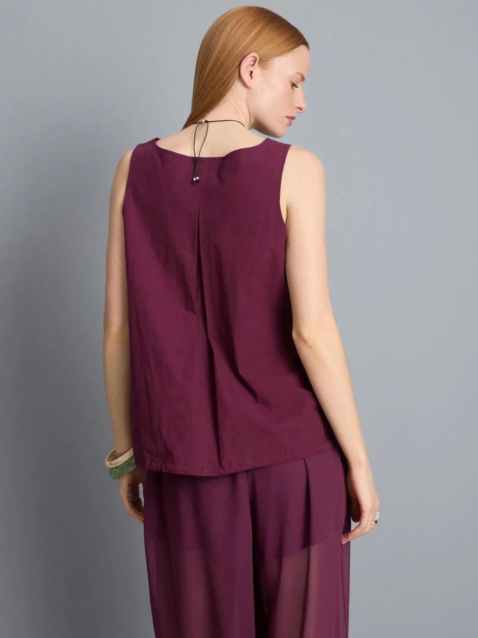 Funktionales Tanktop mit rundem Saum